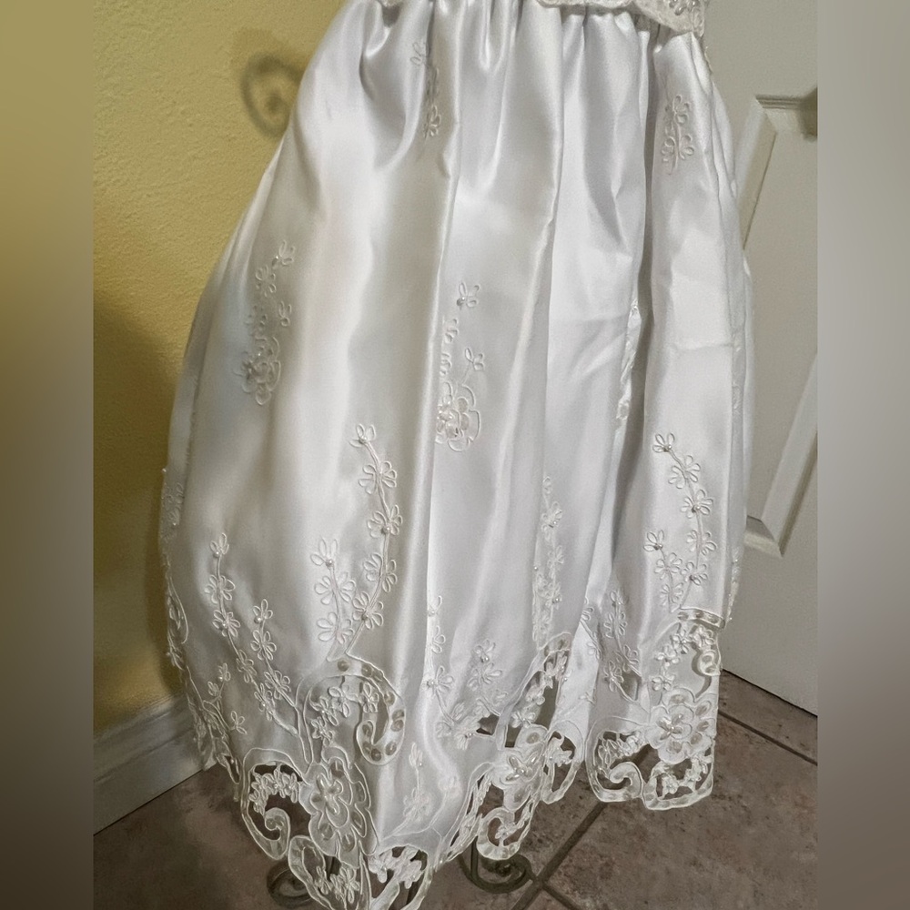 Elegant White Lace Baby Dress EXCLUSIVE OF DECORATION

christing gown
Size 1-2 - Picture 11 of 12